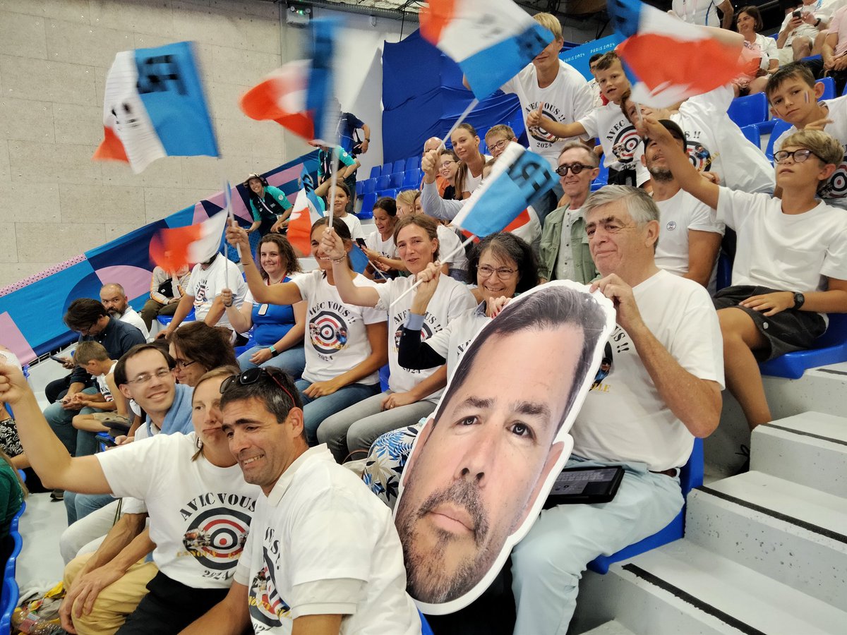 ici_berry's tweet photo. La famille et les proches de Tanguy de La Forest sont là pour encourager le français, en finale du tir à la carabine 10m debout à Châteauroux https://t.co/TUk9re7t46