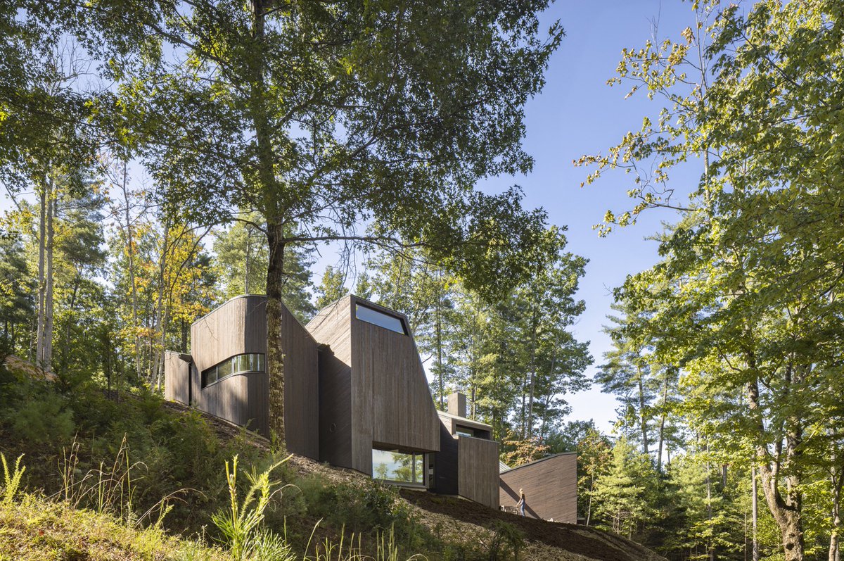 blisssupersized's tweet photo. Ideas - Structure: Nebo House by Fuller/Overby Architecture in North Carolina - what a playful and free exploration of form and space - this home finds itself within the interplay of semi-complex forms
..
(bout project and architects: https://t.co/ikv3AJ6rqu ) https://t.co/6Nl8QrUUx9
