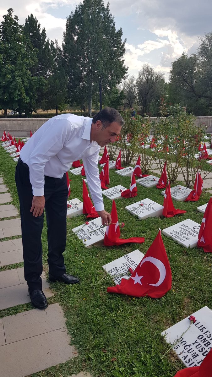 ZKirzuk's tweet photo. Büyük ATATÜRK, İsmet Paşa ve silah arkadaşlarına ve binlerce şehidimize sonsuz şükran ve minnetimizi tekrarlıyoruz..

Ruhları şad olsun..

⁦@vekilince⁩ 
⁦@MemleketimParti⁩ 
#Dumlupınar https://t.co/01RcbHwmZo