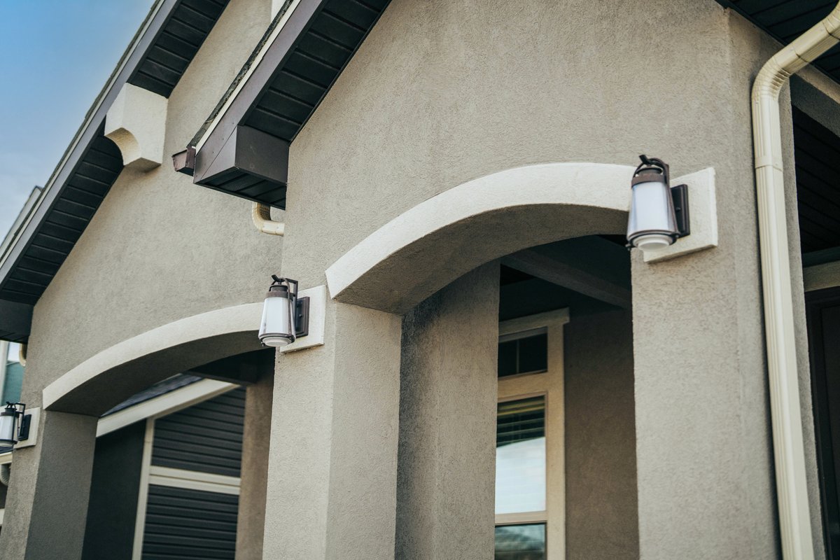 FiveNaples's tweet photo. Exterior paint projects need to be meticulously thought out and handled by a professional team.
Textures, weather, overspray, and drying times can all be limiting factors when it comes to an outdoor project.
Let our team handle the hard work.
Book Now at https://t.co/y0K9w8Kw3q. https://t.co/AB8m3T6W4j