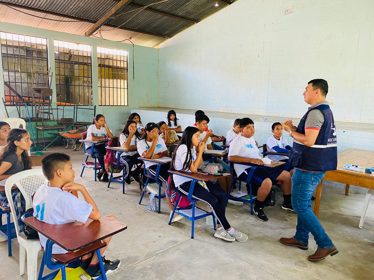 PDHgt's tweet photo. 📍#Morales

🚐 #PDHMóvil #Izabal imparte charla educativa con estudiantes de primaria de #EORM aldea El Totoposte, con el fin que conozcan aspectos básicos de los derechos que les asisten para una sana convivencia, así como las funciones de la #PDHgt.

https://t.co/fRKx59zGMr https://t.co/0mxHiHEpAw
