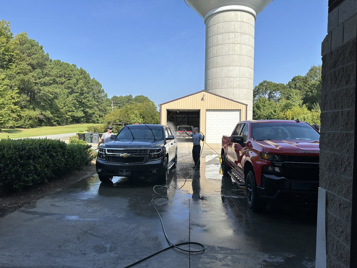 On duty crews showing pride and ownership. Thank you for the bath….they even buttered the tires.