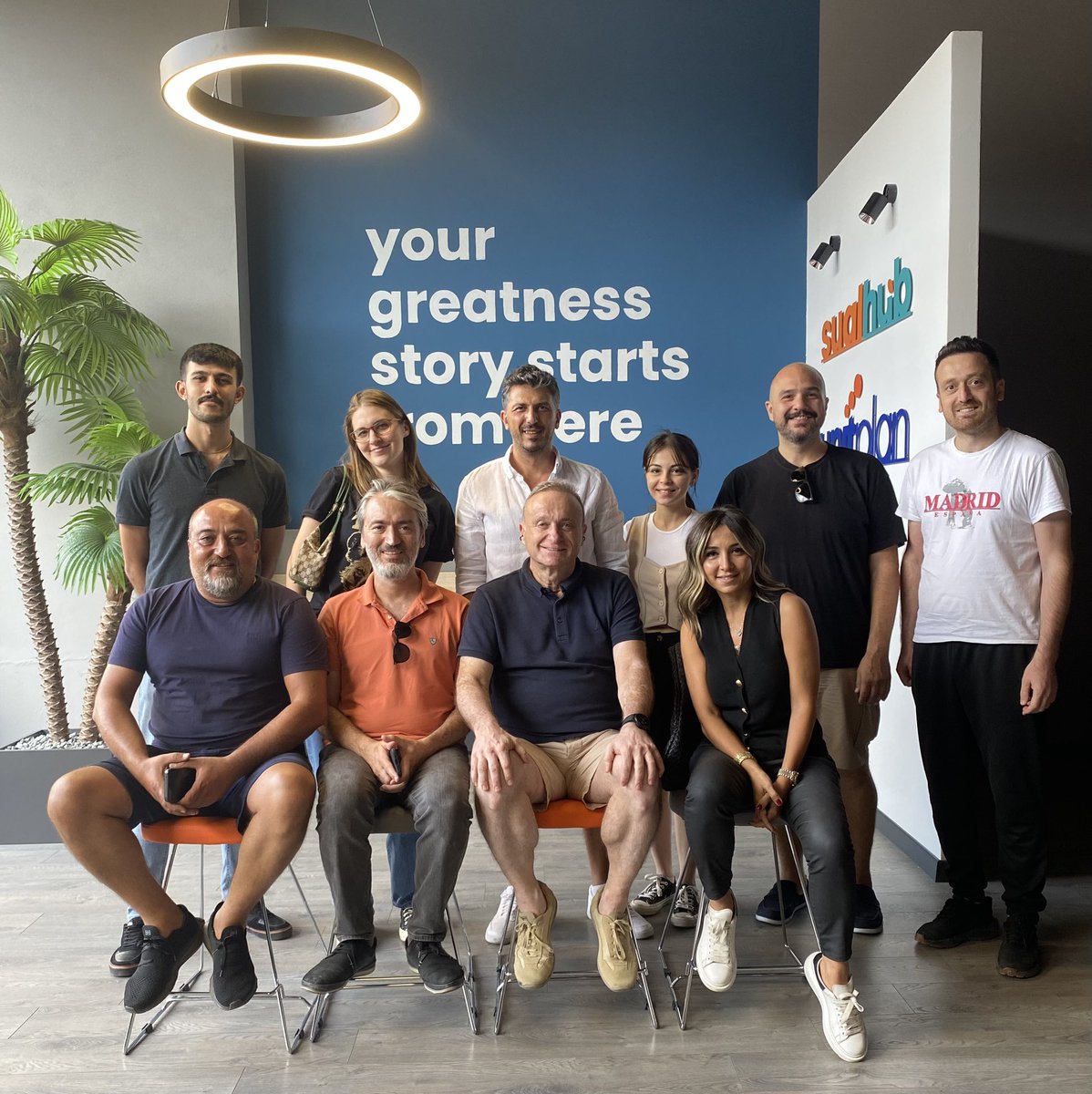 Bugün <a href="/unitplanco/">UnitPlan</a> <a href="/SualHub/">SualHub</a>’ta resmen yıldızlar geçidi vardı. <a href="/alphanmanas/">Alphan Manas</a> <a href="/drderyahekim/">deryahekim, assoc. prof.</a> <a href="/merterozdemir/">Merter Özdemir</a> <a href="/halukcenkbatur/">Cenk BATUR</a> <a href="/argepatent/">Erdem KAYA</a> aynı anda tesadüfen misafirimiz oldu. Haliyle bütün fikirler, teknolojiler, gelecek beklentileri, ekonomi tahminleri havada uçuştu…
Çok iyiydi çok…