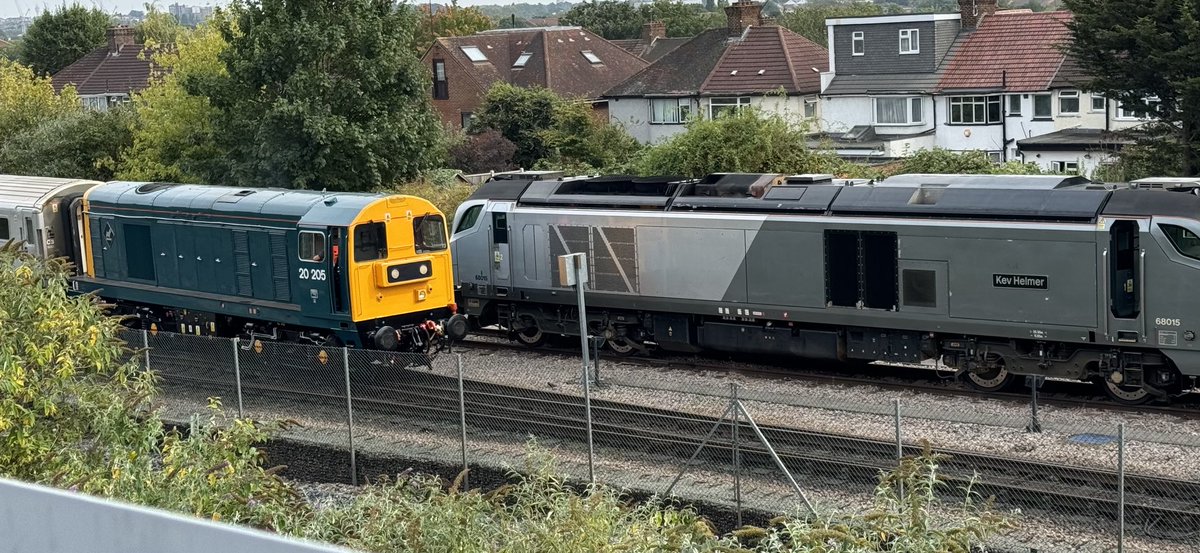 Percypotter49's tweet image. #class20 205 #class68 015 @ chiltern train care depot Wembley