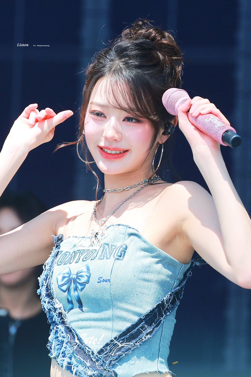 Listen_0831's tweet photo. 240817 SummerSonic

Happy Wonyoung Day🥰

#LuckyVickyDay
#원영이_생일이라니_완전럭키비키잖아
#IVE #원영 #장원영 #ウォニョン #WONYOUNG #JANGWONYOUNG https://t.co/MZ11PjtYGd