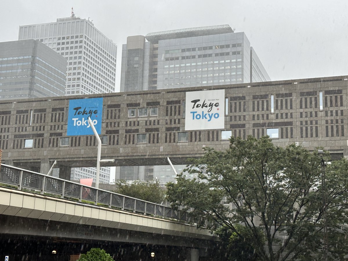rinikag's tweet photo. #TyphoonShanshan reduces the pace of #Tokyo #JAPAN , but the city still carries on. At a lecture on #TotalQualityManagement at #JUSE #TQM #qualitycircle . #Typhoons last longer on land due to #ClimateChange #ActNow https://t.co/WTJPueJjta
