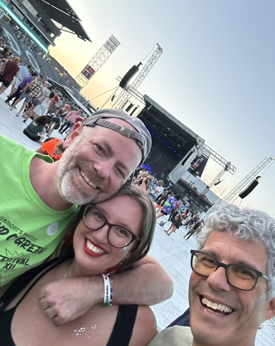 robstorm's tweet image. Always fun bumping into great Phish Pholk at shows! #phish @zzbenz @Wombat_Matt @GrayDear