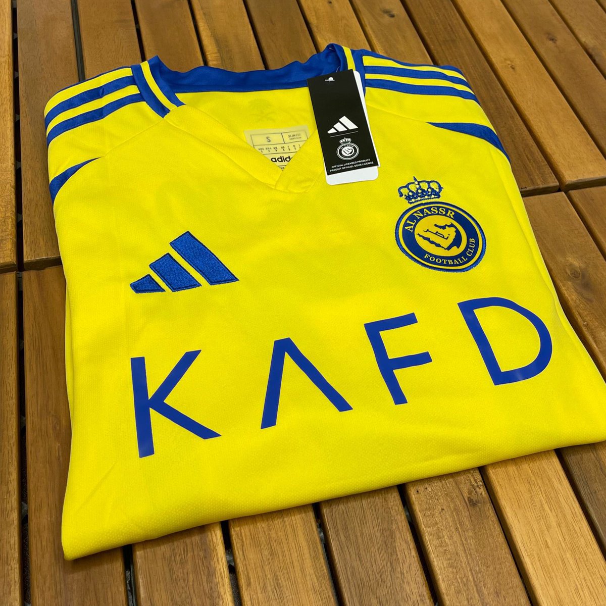 AL_Casber's tweet photo. 🔵🔵🔵🔵🔵🔵🔵🔵🔵🔵🔵
🟡🟡🟡🟡🟡🟡🟡🟡🟡🟡🟡

سحب على طقم #النصر الجديدة يوصلك لحد بابك 👏🏻
 بشروط بسيطة :

• رتويت لـهذه التغريدة
• مُتابعة حسابي @AL_Casber 
• شارك في الهاشتاق 💛
السحب من الرتويت موثق بالفيديو🎥
شاركـوا وبالتوفيـق لكـم جميعًـا 💛

 #AlnassrNeedsMidfielder https://t.co/8lZn5TQMUP