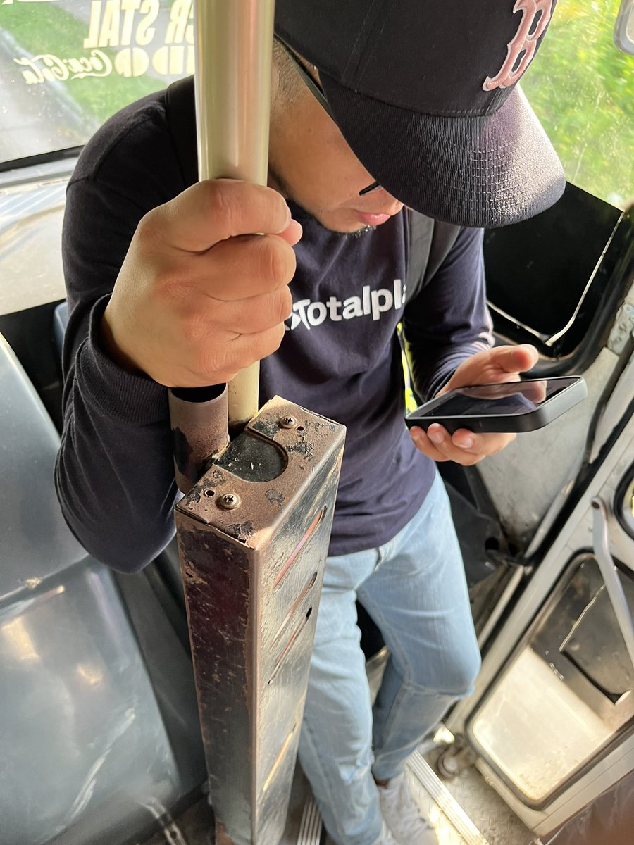 Eddie_Alexander's tweet photo. Les dije que se le marcaba chido el #Bulto al #chacal🥵🍆

@Funny_MXXX @BulgeFreeBall @mayatitos @EventosGayMed @EncuentroGayMty 

#cazadordebultos #bulge #bulgeboy #antojitomexicano #rt #follo4folloback https://t.co/YsdZwHhnbt