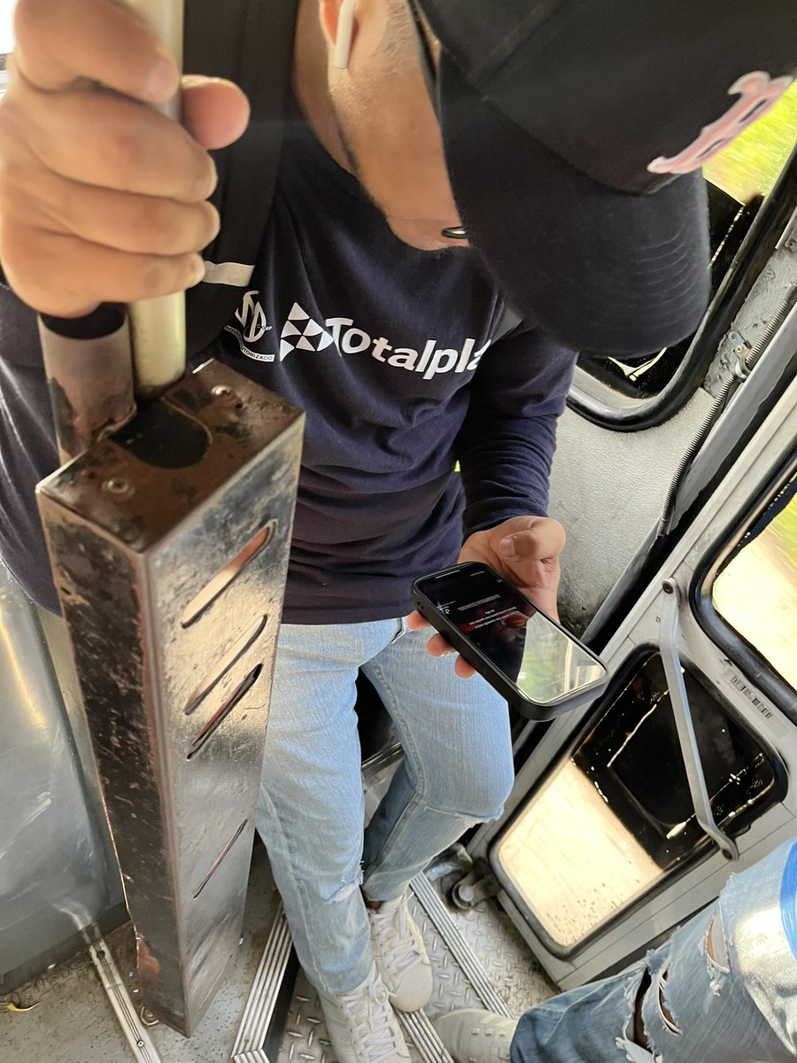 Eddie_Alexander's tweet photo. Les dije que se le marcaba chido el #Bulto al #chacal🥵🍆

@Funny_MXXX @BulgeFreeBall @mayatitos @EventosGayMed @EncuentroGayMty 

#cazadordebultos #bulge #bulgeboy #antojitomexicano #rt #follo4folloback https://t.co/YsdZwHhnbt