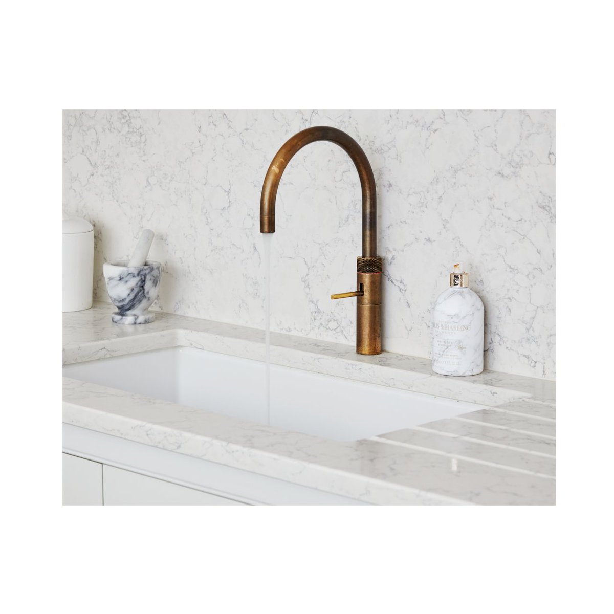 Bathroomeleven's tweet photo. Presentation!

Your designer will invite you into the studio for your design presentation, your new kitchen design will be revealed and when we’re on target with your budget, your designer will work closely with you to factor design amendments, before you give the final sign-off. https://t.co/Egj9zIRwVA