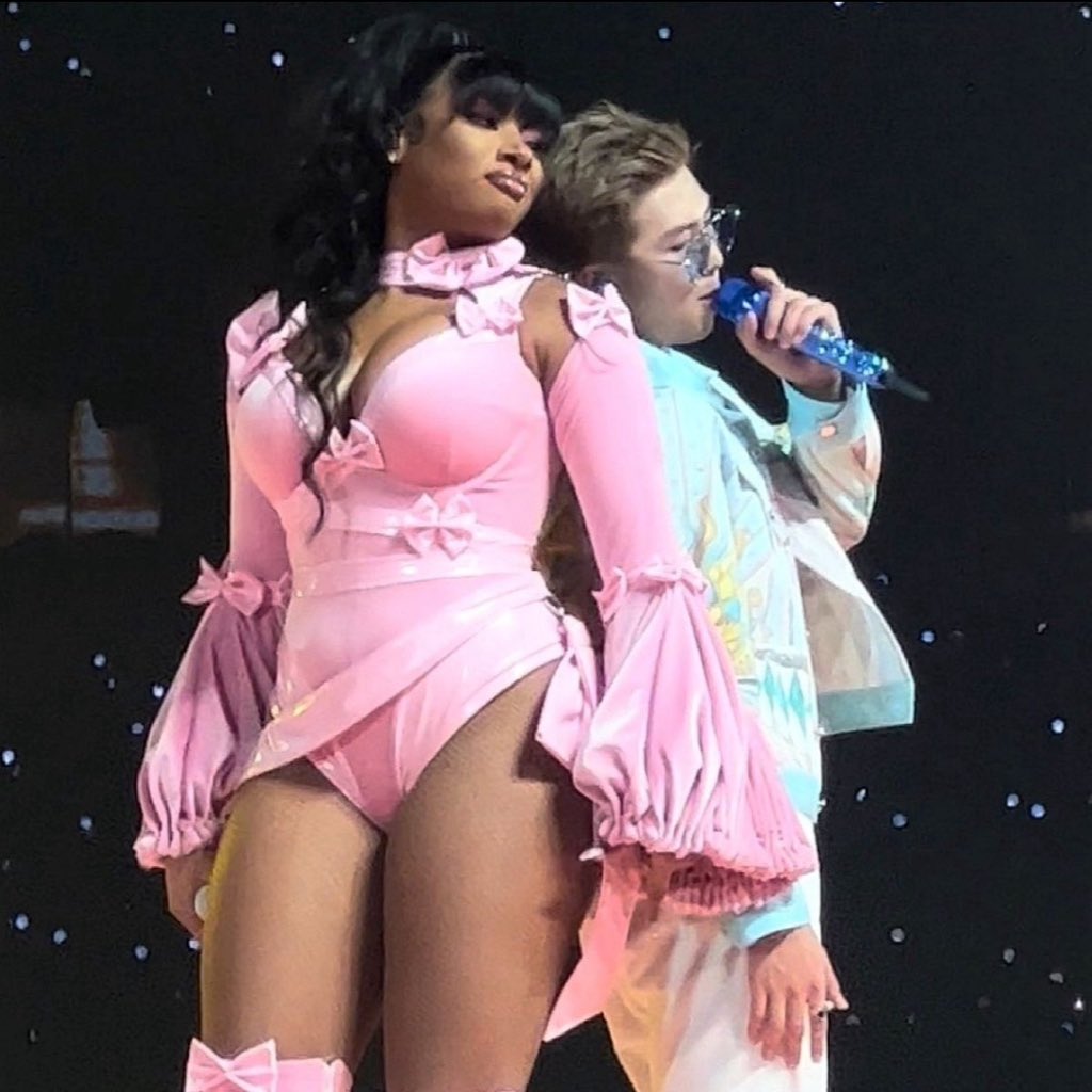 STRBTS7's tweet photo. برای همکاری جدید ترندینگ داریم لطفا ریت+ریپ بزنید!!

RM IS COMING
BTS IS COMING
MEGTAN IS COMING
#BTSisComing
#RMxMEGANTHESTALLION https://t.co/60wblBFF4q