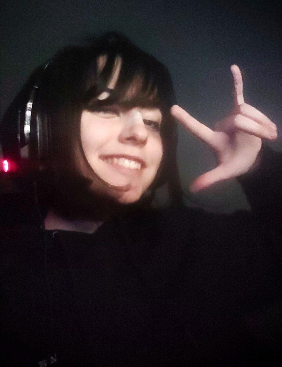 Hylialol's tweet image. Aproveitando q o Twitter não morreu.
-&amp;gt;HOJE&amp;lt;- é dia de #Igniscup as 18h. 
Md3 eliminatória contra a COVEN la na twitch.tv/cblol 🍊
Vai rolar sacanagem na stream do cblol 😋
#GOLM C:&amp;lt;