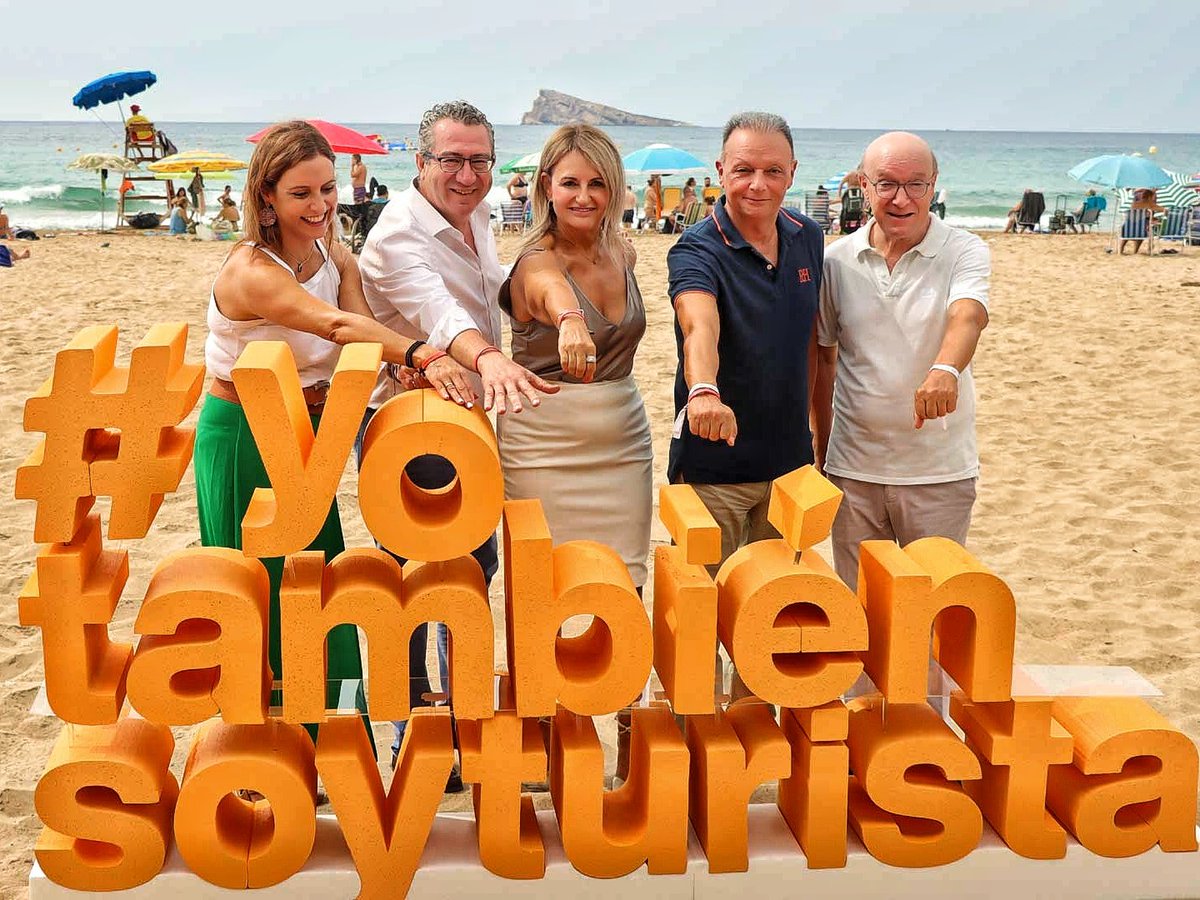 benidormlive's tweet photo. El alcalde de #Benidorm, Toni Pérez, ha vuelto a defender esta mañana la actividad turística y el turismo como “la industria de la felicidad” durante la presentación de la campaña impulsada por la patronal hotelera #Hosbec, #Yotambiénsoyturista https://t.co/Yt2hXaqNaa
