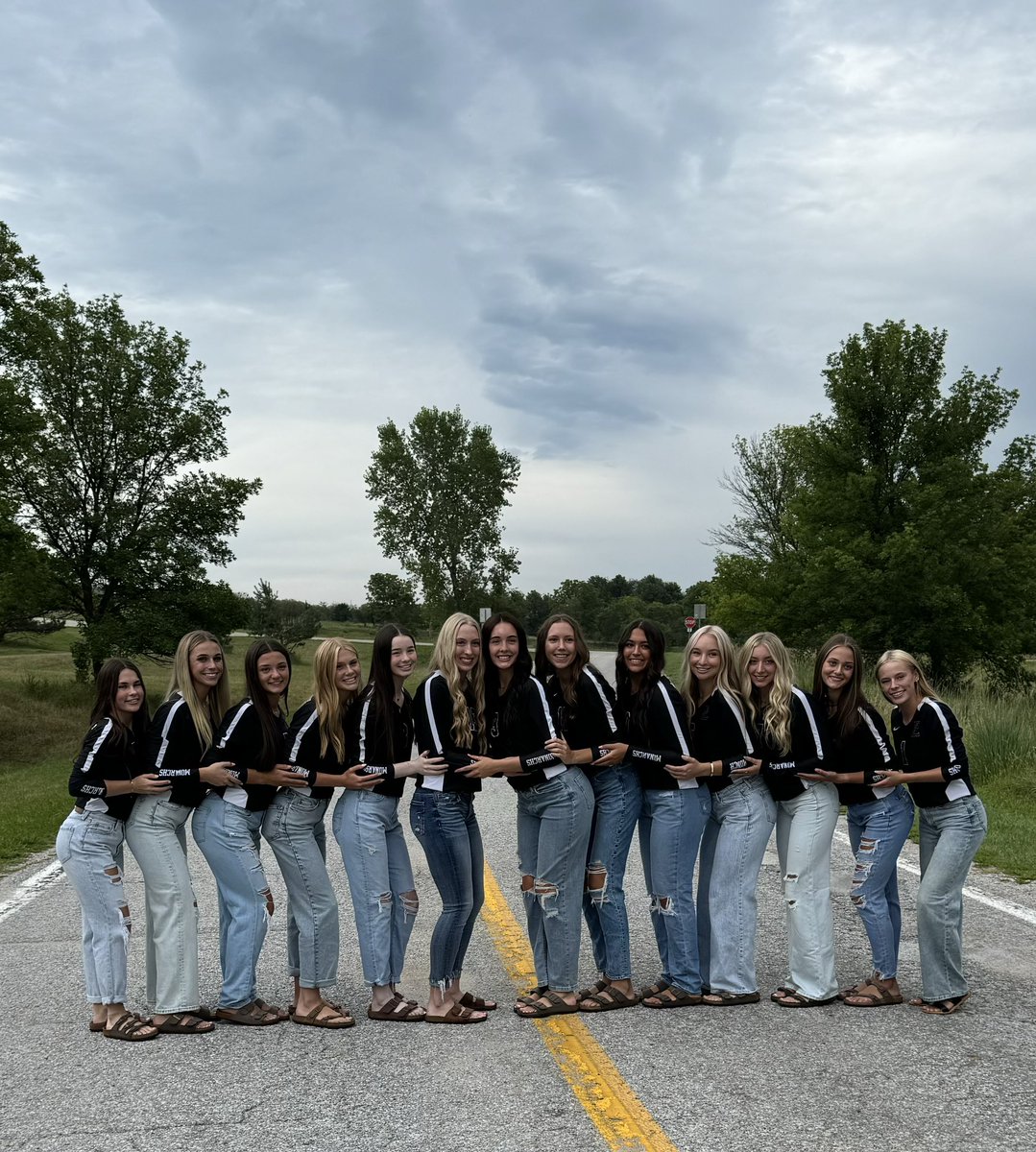 GAME DAY 🤩👑

4pm vs Elkhorn South
7pm vs Westside
9pm vs Lincoln East
