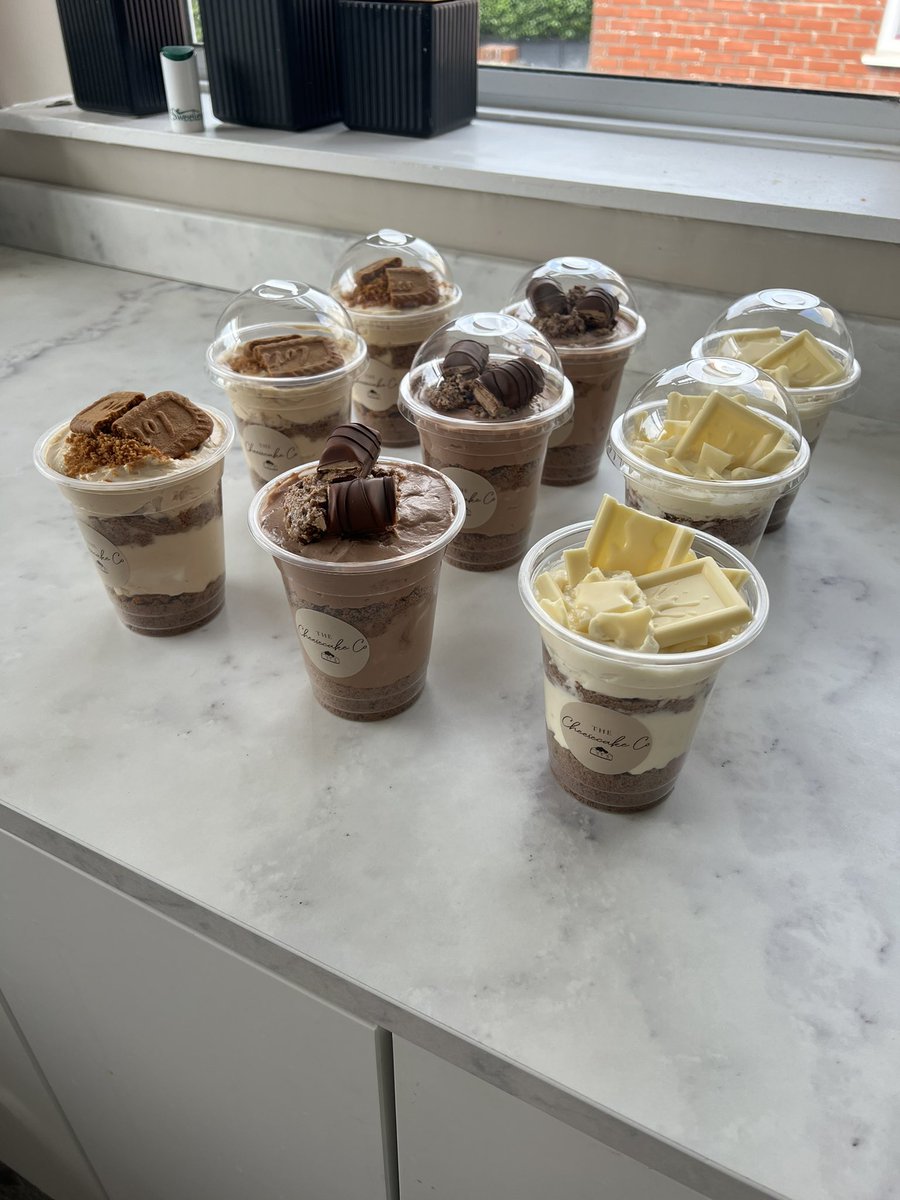 Freshly made Biscoff, Kinder Bueno &amp; Milkybar cheesecakes. Get yours now!

£5 for 1
£12 for 3

Message for orders via my instagram page @ __thecheesecakeco🤍

instagram.com/__thecheesecak…