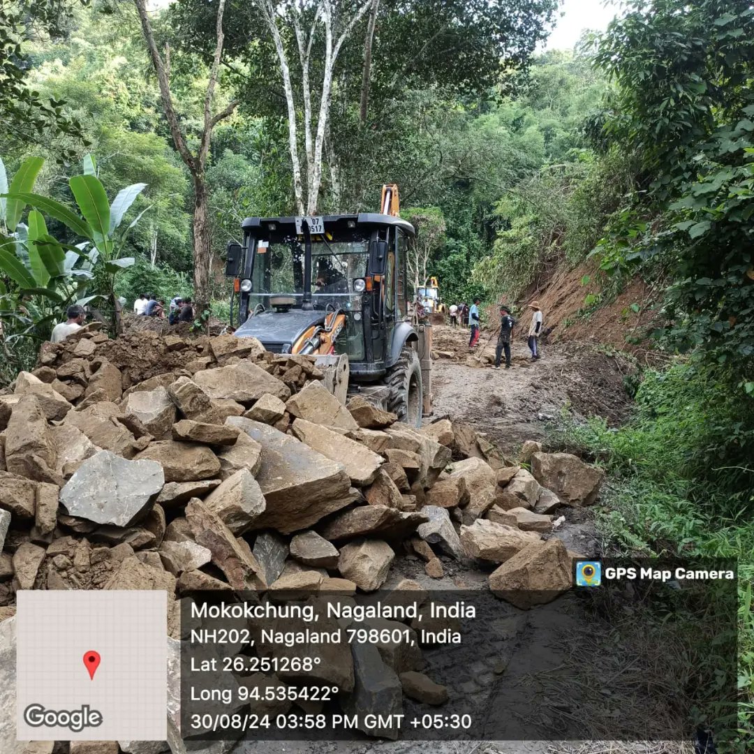 The DC &amp; Chairman, District Disaster Management Authority, Mokokchung along with the DDMA members visited a landslide affected site which was blocked from the 27/09/24 and distributed Relief to 170 stranded travellers. 87 vehicles are stranded btwn Dikhu river and Longsa junction