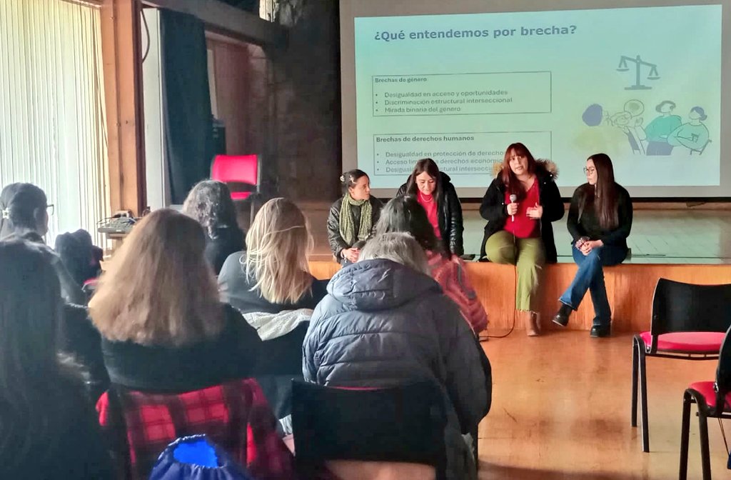 ServiuNuble's tweet photo. 📍Funcionarias de nuestro equipo de Equidad de Género y Derechos Humanos participaron en la jornada nacional de @Minvu, donde se abordaron los principales avances y desafíos asociados al modelo de gestión e instrumentos de transversalización de los enfoques de género y DD.HH ✅️ https://t.co/ADk4VQccFH