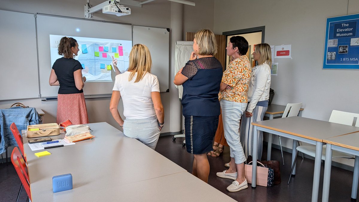 ota_dsden62's tweet photo. Reprise des ateliers de l'OTA lab en ce jour de pré rentrée pour accompagner les équipes du lycée Savary Ferry et trouver collectivement des réponses au défi de la fracture numérique ! Merci à eux pour leur accueil et leur participation ! - avec @PerrineTaine et @RomualdDelattre https://t.co/6LUkQo1aHM