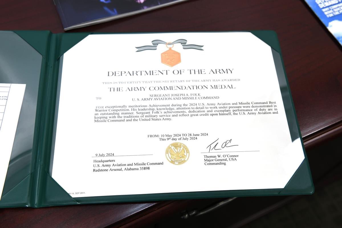 CCADPAO's tweet photo. U.S. Army Sergeant Joseph Folk was presented with the Army Commendation Medal by AMCOM Commanding General Lori Robinson for his selection as the winner of the AMCOM Best Warrior competition in May. Folk is currently serving as a member of the #CCArmyDepot MP’s. #REDFriday https://t.co/efVJKDqZD3