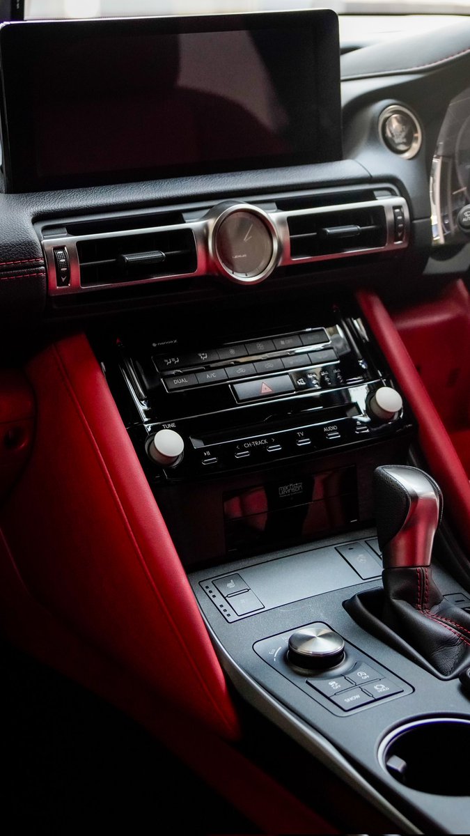 amirdankereta's tweet photo. Tengok LEXUS IS 300 ni. Cantik, sporty, elegant. Engine 2.0 turbo, 245hp, all wheel drive, 0-100km/h in 7 sec, top speed 230km/h.

Yang penting lenjan pun tak risau hihi. Kalau berminat, boleh pm https://t.co/k7hmmcvOY3