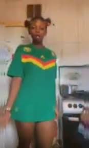 Lorsque je vois une camer porter un maillot de foot. Je pense à la légende Cynthia