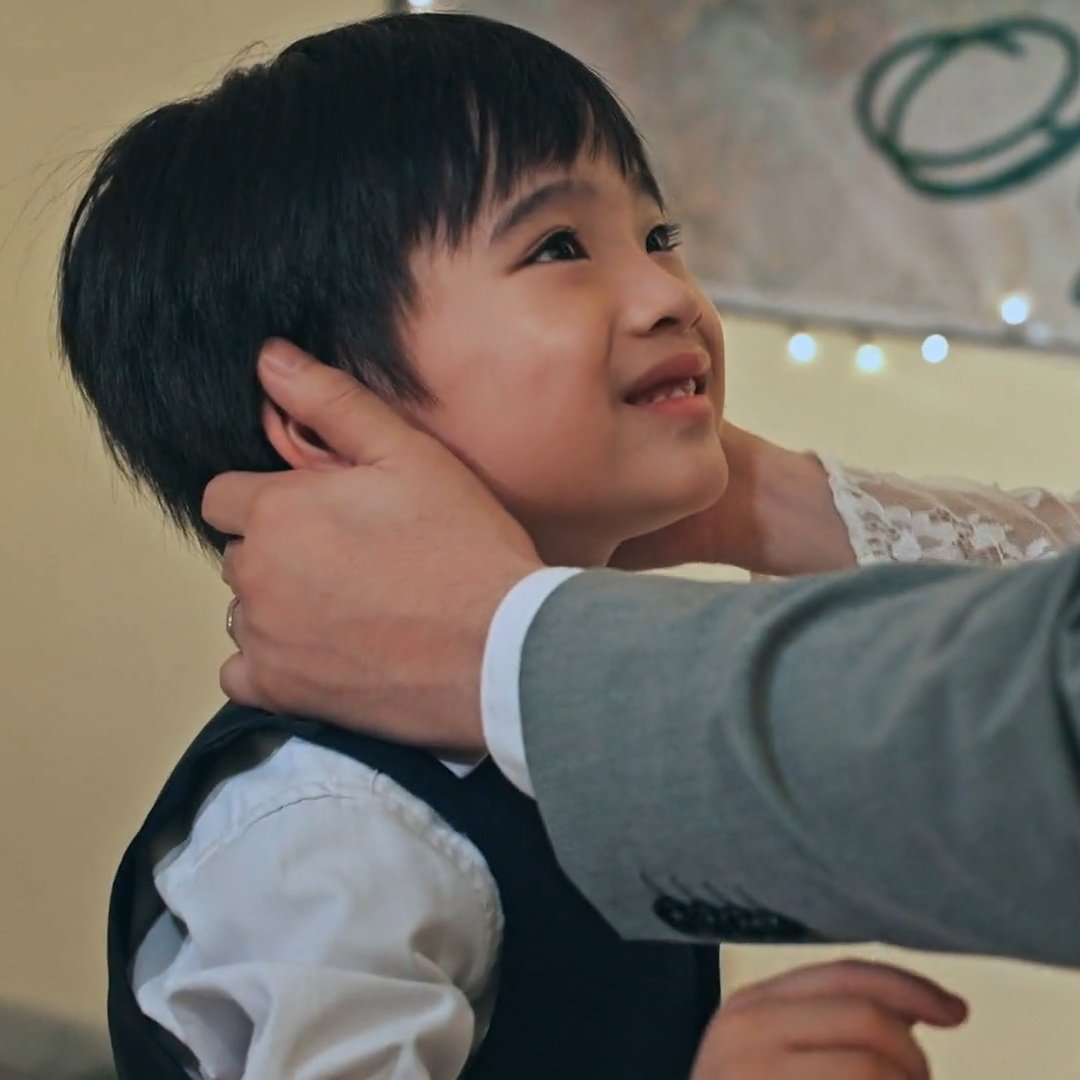 viah_hh's tweet photo. Riley "mahilig mag-surpise" Cristobal Aguerro. 

–veru cutesyy HAHAHA loveuuu argus!

#HighStreetFinale #RoxChie https://t.co/W5rnv1xyDk
