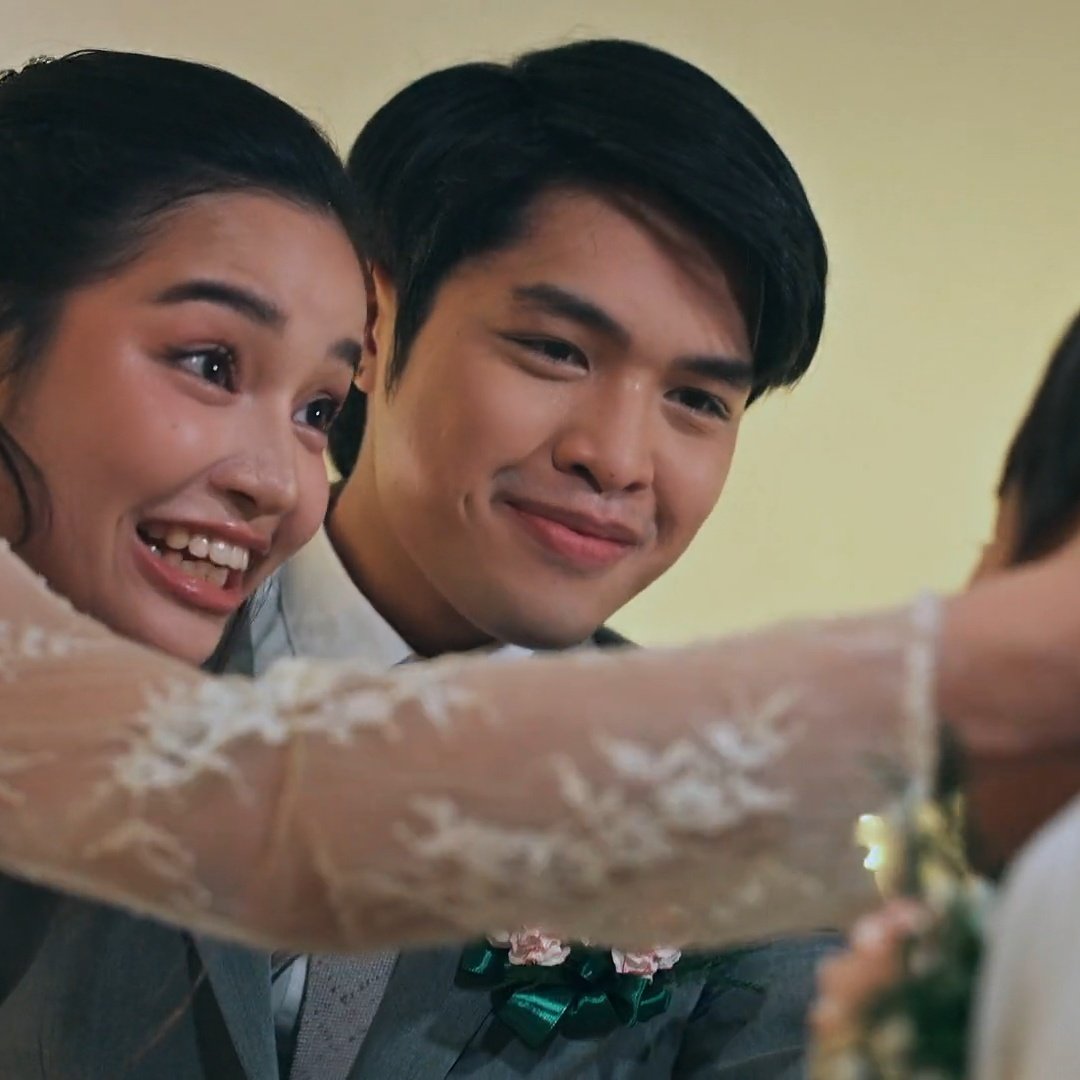 viah_hh's tweet photo. Riley "mahilig mag-surpise" Cristobal Aguerro. 

–veru cutesyy HAHAHA loveuuu argus!

#HighStreetFinale #RoxChie https://t.co/W5rnv1xyDk