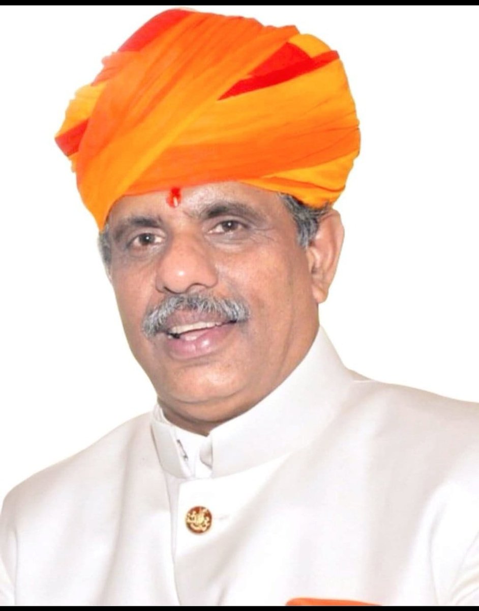 Dipakkumar77303's tweet photo. आदरणीय स्वास्थ्य मंत्री  @GajendraKhimsar जी 
मेरा आप से एक विनम्र सवाल। 
क्या स्वास्थ्य विभाग के और शिफू के कर्मचारी आप से बड़े हो गए।
 आप लगातार युवावर्ग बेरोजगार युवाओं की आवाज सुन रहे हो मगर उनके नजर में ये विपरित कार्य है।

#फार्मासिस्ट_नियुक्ति_प्रदान_करो 
@dr_vishwjeet https://t.co/DXhBs9JhCn
