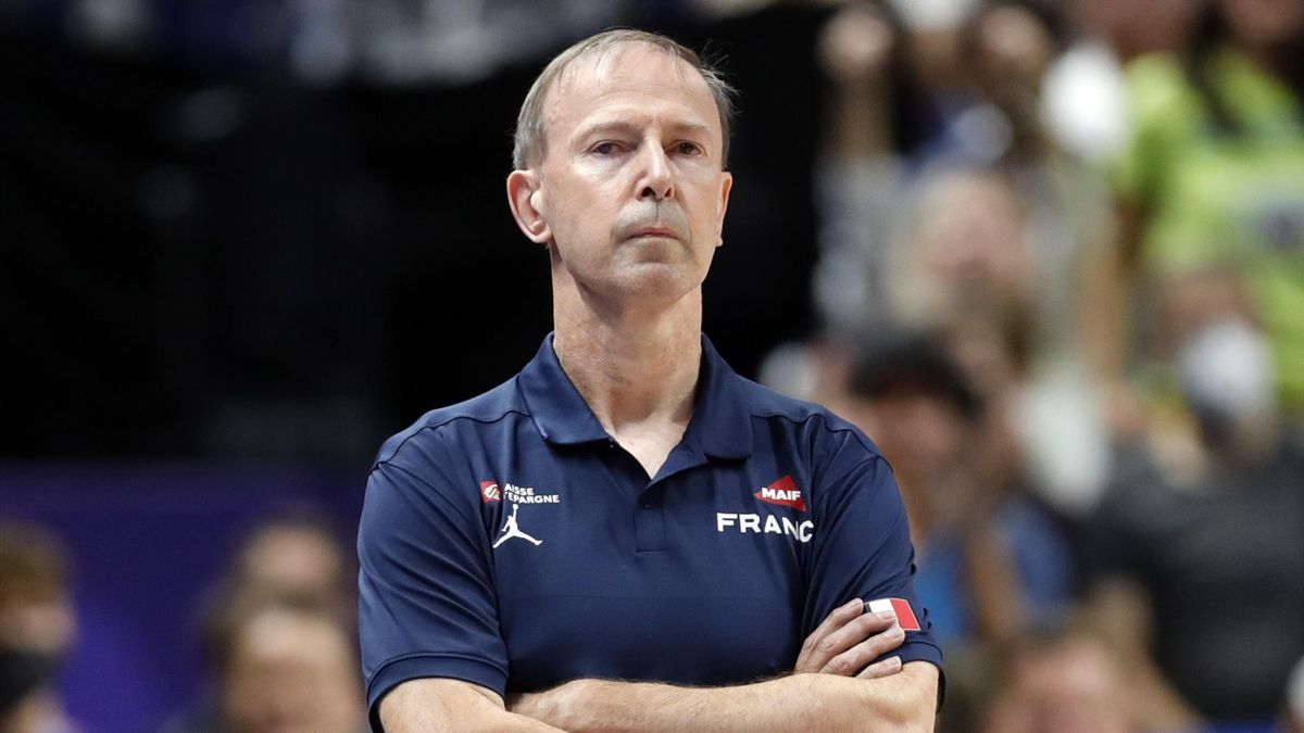 SportimeFr's tweet photo. LA FIN D'UNE ÈRE👋

Vincent Collet l'avait laissé sous-entendre après les Jeux Olympiques, il n'est plus le sélectionneur de l'Equipe de France après 15 années de mandat !

Le grand favori pour le remplacer est le coach de la JL Bourg, Frederic Fauthoux !

#basketball #AllezLesBleus