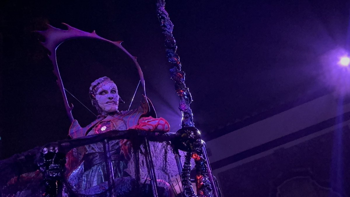 EvilTakesRoot's tweet photo. Are you ready to come face to face with SURR3AL and her demonic queens @HorrorNightsORL ? #HHN33 #DemonQueens #SURR3AL #HHNOrlando #WhereHorrorLives https://t.co/TWyXhVY1UC