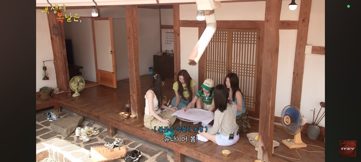 yeji_loves_'s tweet photo. @ITZYofficial 5명이 행복하게 지내는 모습을 볼 수 있어서 정말 기뻤습니다.
앞으로도 여러분 모두 행복하시길 바랍니다.

@ITZYofficial

#ITZY
#MITZY
#YEJI 
#LIA 
#RYUJIN
#CHAERYEONG
#YUNA
#내생에복날은
#OneSummerDay https://t.co/ES6FNkPOmD