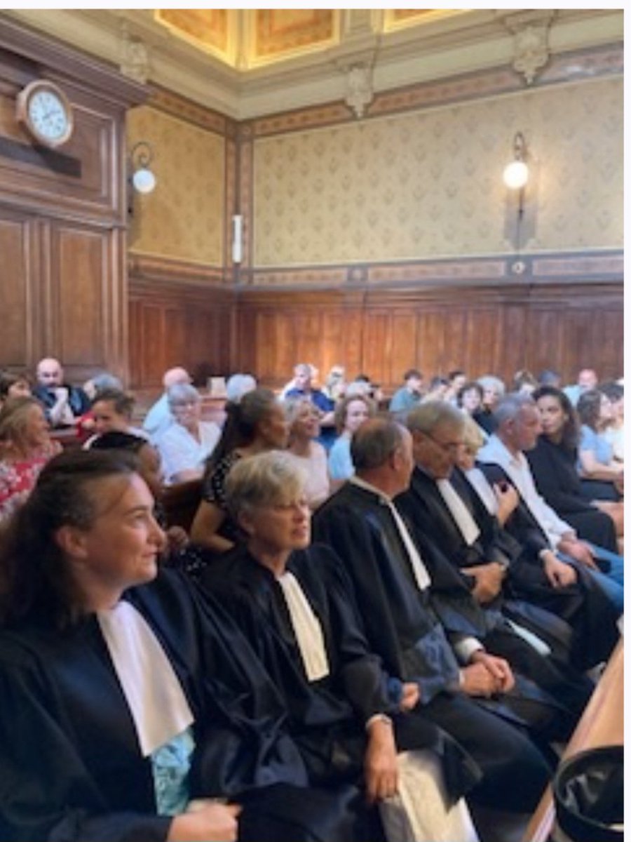 PG_CA_Nimes's tweet photo. Audience solennelle de prestation de serment pour plusieurs magistrats honoraires, juristes assistants, assistants de justice, conciliateurs, notaire. 
Bienvenue à tous et une mention particulière pour Mme  Grégoire-Marchand nommée substitute placée auprès du procureur général. https://t.co/4zffXShVvC