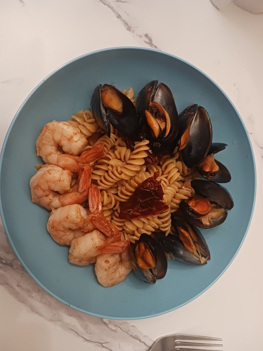 JustSomeGuy_AG's tweet photo. Just a quick seafood pasta https://t.co/v5UfURDNT8
