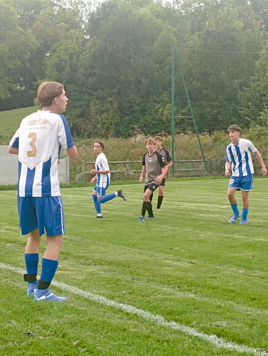 fcsaintpaul's tweet photo. [Résultat U18]

US Marseille 2️⃣🆚3️⃣ @fcsaintpaul
Martin ⚽️⚽️
Liam ⚽️

Nos U18 l’emportent hier soir sur la pelouse de Marseille en Beauvaisis en amical grâce notamment à un doublé de Martin ❤️🖤

📸 Angélique Roussel

#USMBFCSP #TeamFCSP 🔴⚫️ https://t.co/Qkrvc2qIbQ