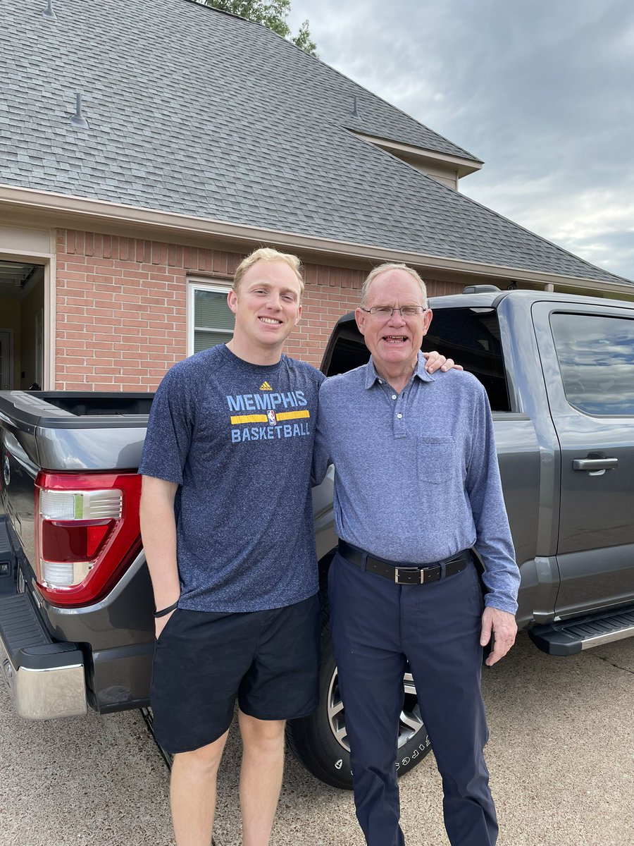 Brian0212's tweet photo. Happy birthday @AChambers_3 , we hope you have a great day. We are very proud of you and love you very much. https://t.co/O6dhUC5NB8