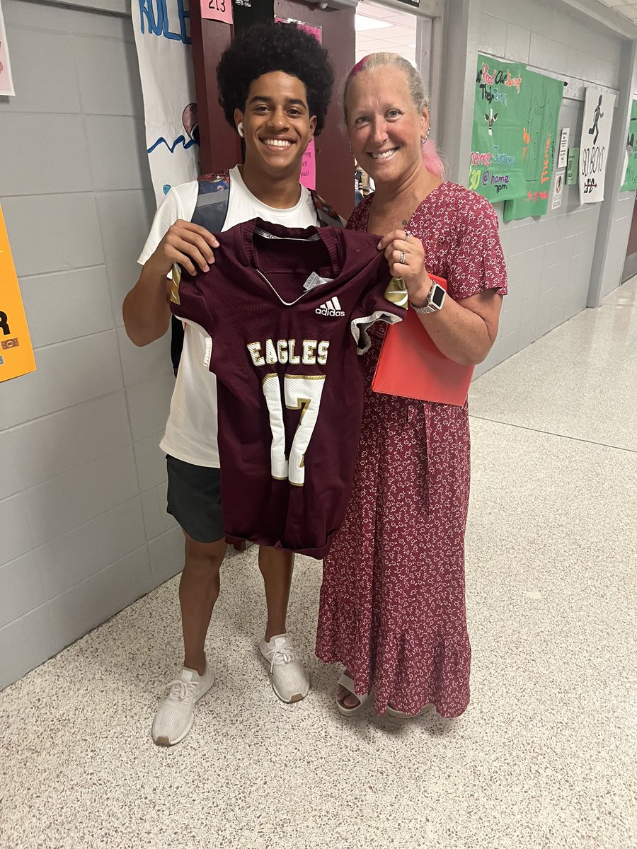 Jersey day!! Big thanks to Mrs. Cameron Lewis <a href="/Niceville_FB/">Niceville Football</a>
