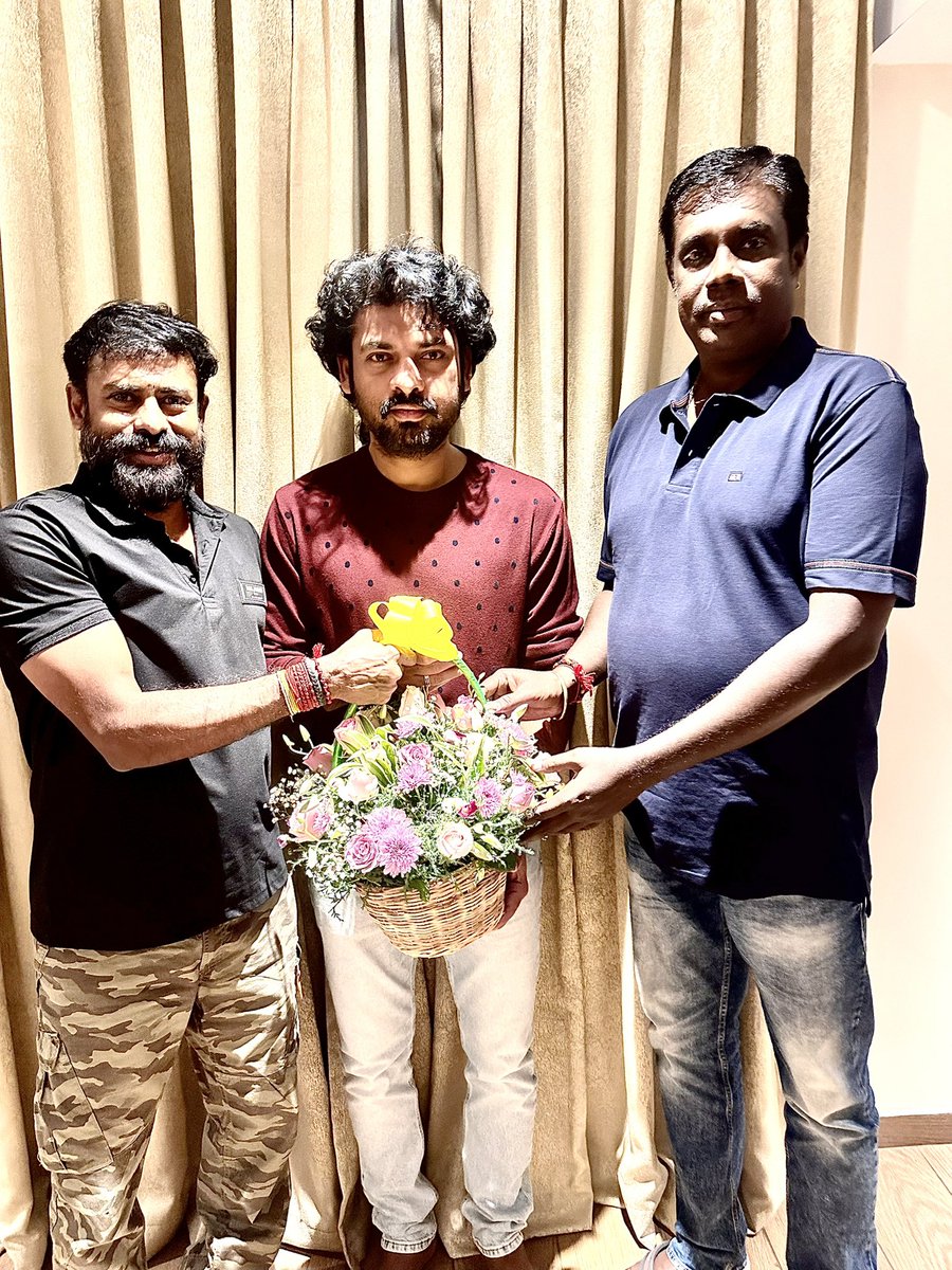 nagsdir1's tweet photo. Happy birthday 🎂 my dear brother 👍❤️@ActorVemal❤️🎉💐 https://t.co/9YHkw1G3IK