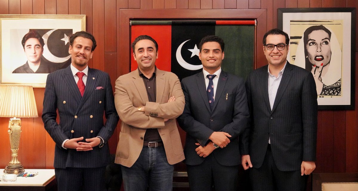 MediaCellPPP's tweet photo. کراچی: پاکستان پیپلزپارٹی کے چیئرمین بلاول بھٹو زرداری سے آکسفورڈ یونی ورسٹی کی یونین کے صدر اسرار اللہ کاکڑ، آکسفورڈ یونی ورسٹی کے طالب علم آغا سالک و دیگر نے بلاول ہاؤس میں ملاقات کی جس میں باہمی دلچسپی کے امور پر تبادلہ خیال ہوا۔
@BBhuttoZardari https://t.co/JRH80HYpYm