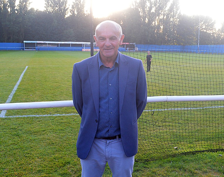 Here's another batch of photos from our 60th anniversary event:
⚽️<a href="/KevinOxford/">Kevin Oxford 💙</a> with <a href="/lori13ll/">Lorand Borbely</a> 
⚽️a line-up of legends 
⚽️Simon Ashberry with Pam Massam 
⚽️Steve Foster who played in the 1970 FA Cup tie against Boston United
If you have any photos. feel free to share them here 💙