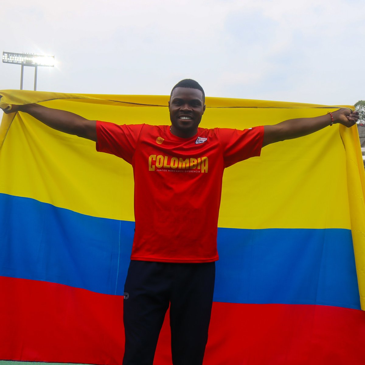 ¡Primera medalla de oro!🥇
¡José, lanzaste esa jabalina tan lejos que rompiste tu propio récord mundial!