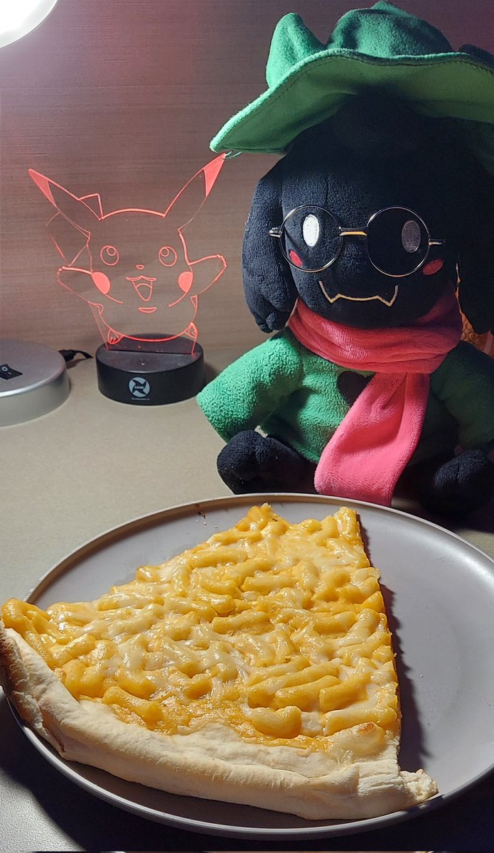 daily_plush's tweet image. Day 651: Beeg Pizza
Whoa there Ralsei... are you sure you can eat that? That&apos;s as big as you are!