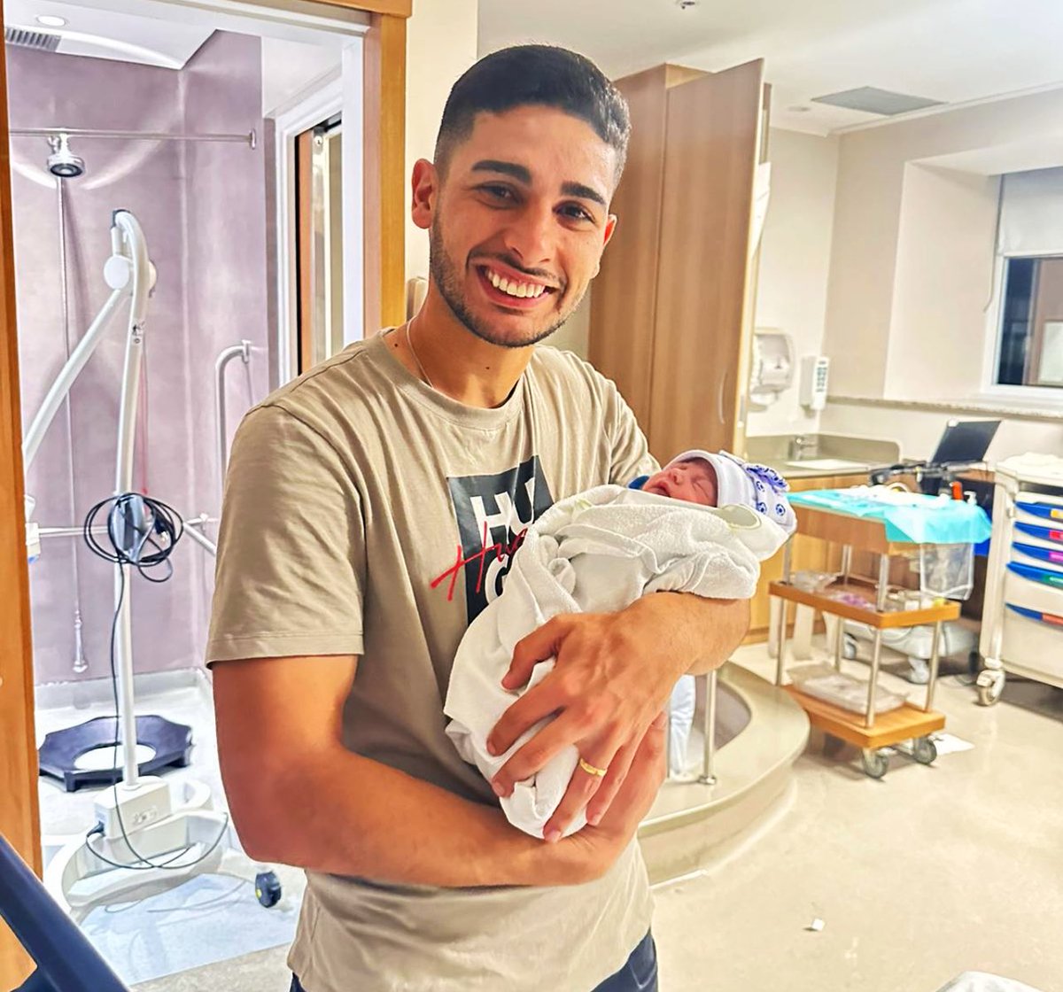 Los gestos que tuvieron los jugadores de São Paulo nos llenó el alma a todos. 

Solo agrego una perla más. Michel Araújo, que viajó en la noche con compañeros para despedir a Juan, estaba viviendo un momento especial; llegó a Brasil y fue directo al hospital: fue padre de Isabela