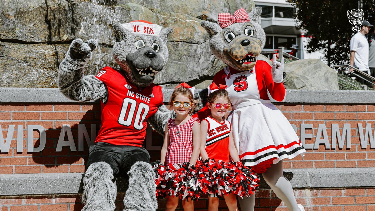 PackAthletics's tweet image. The only colors that matter today are Red &amp;amp; White! ❤️🤍

#GoPack | #CollegeColorsDay