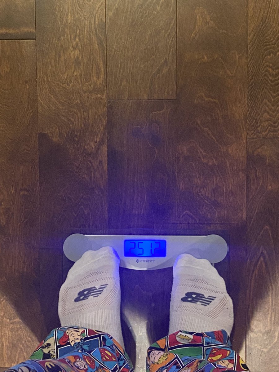 jshildebrandt25's tweet photo. wake up weight… 250 playing weight… senior year loading… 🟪🟨

#EagleFamily

71

@CoachJoshuazb 
@PrepRedzoneWA 
@Reese_Thomas11 https://t.co/BLbEhoSMkk
