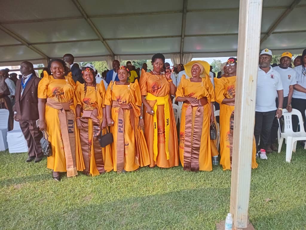 Judith_Mukidi's tweet photo. Thank you @AmuloSheila former Vice chairperson Eastern MK Agojies for ur relentless mobilisation efforts consistently and for leading our PLU Gomesi women today to welcome our chairman in the East @mkainerugaba #LongliveMK #Nextpresident2026 #presidentofuganda https://t.co/6f8nPeO78L