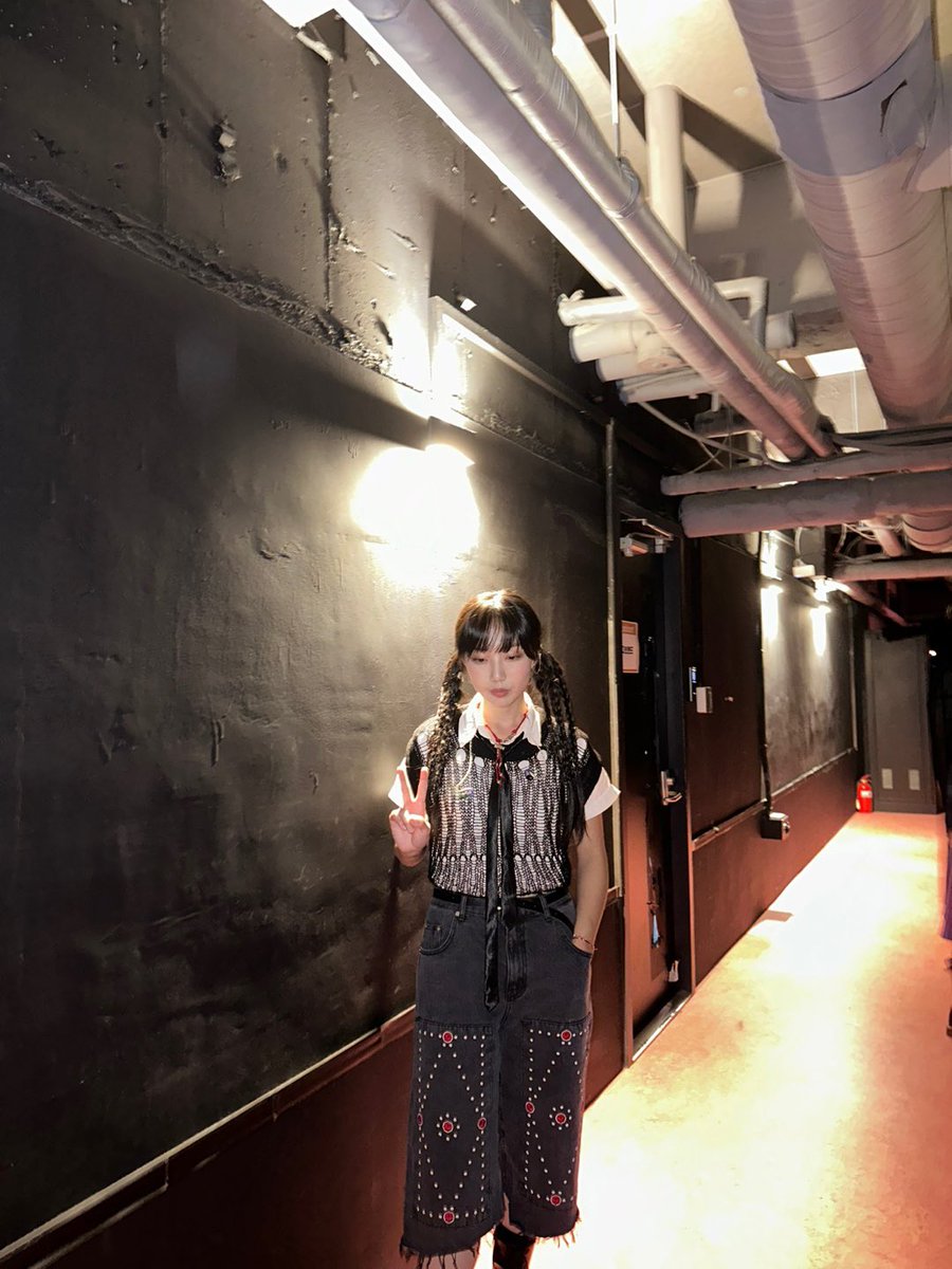 yudabinband's tweet image. FOUND OUT! 1일차☘️

행복을 찾은 축제 같은 하루, 그 첫 날을 함께 했습니다!

토리분들 방방 뛰어 노는 모습에 저희도 더 몰입해서 곡들 보여준 것 같아요…👀

내일의 행복도 여러분과 함께하는 자리, 무신사 개러지에서 다시 만나요…🥰

유다빈밴드입니다🔥🔥🔥🔥🔥

#유다빈밴드 #YdBB
#FOUNDOUT