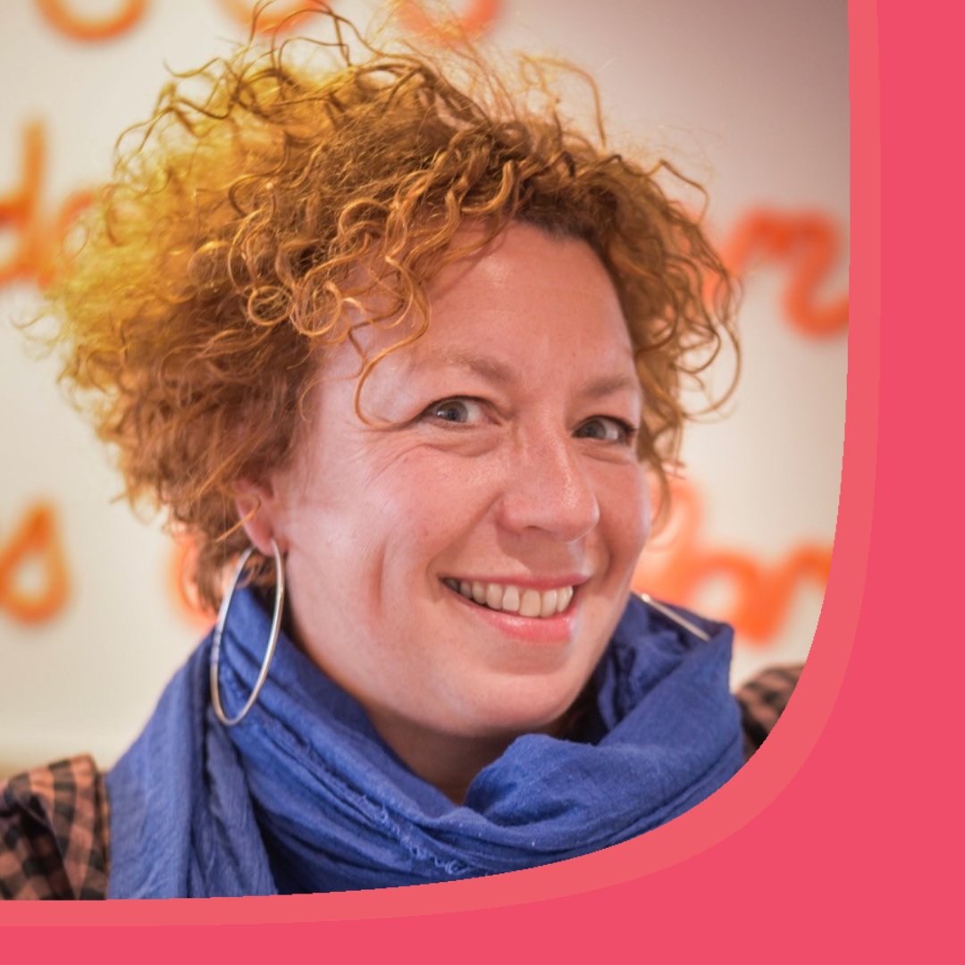 Faites connaissance avec Joke Quintens, designer sociale ! Sa mission : créer des liens entre l'œuvre d'art participative #BijouDeVille et le quartier. Découvrez comment elle contribue à ce que chacun puisse apporter sa pierre à l’édifice. 👉 sos-villages-enfants.be/histoires/trav…