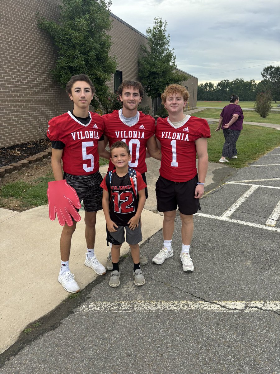 Thanks to our Elementary admin for inviting our Seniors to welcome students to school this morning!