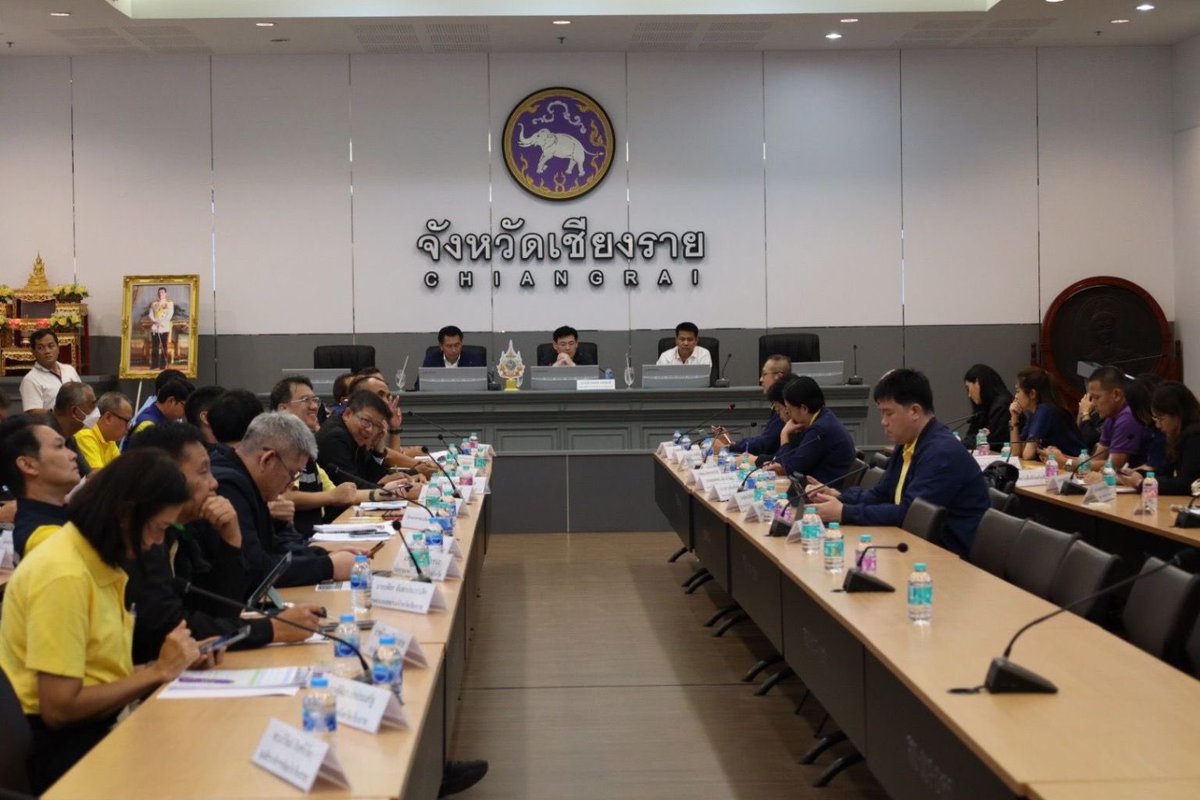 วันนี้ผมและรัฐมนตรีจิราพร สินธุไพร <a href="/j_sindhuprai/">จิราพร สินธุไพร (น้ำ)</a> ได้ลงพื้นที่จังหวัดเชียงราย ในพื้นที่อำเภอเวียงแก่นและอำเภอขุนตาล ซึ่งเป็นพื้นที่ที่ประสบอุทกภัย เมื่อช่วงวันที่ 20 - 22 สิงหาคม ที่ผ่านมา

จุดแรกคือที่โรงเรียนปางหัดสหศาสตร์ อ.เวียงแก่น